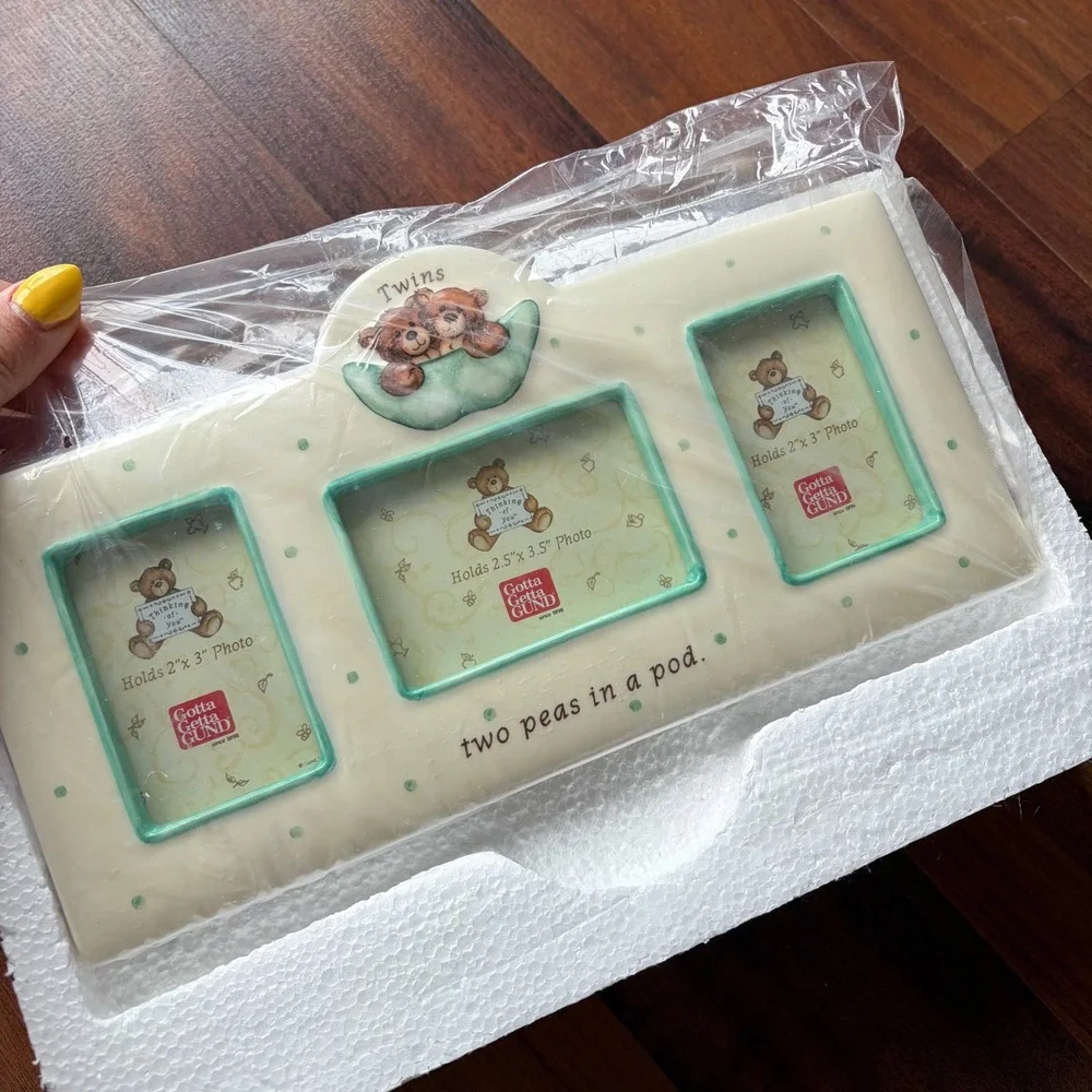 Gund Thinking of You Twins Two Peas in a‎ Pod Ceramic 3-Opening Picture Frame